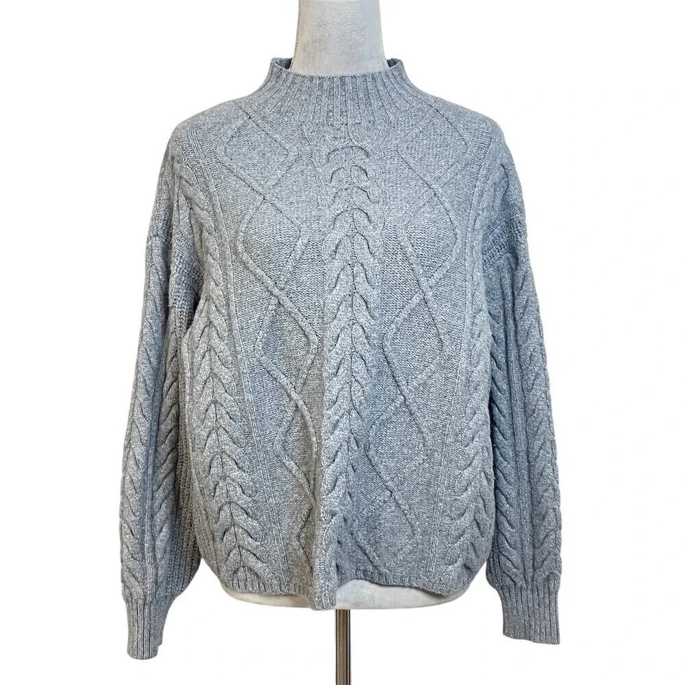 Old Navy Cable Knit Cropped Sweater Women’s M Gray Cozy Comfy Winter